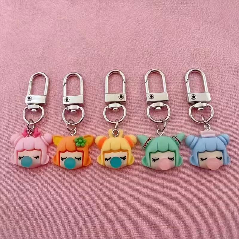 Resin - 樹脂製の女の子キーホルダー5個セット、バッグや車のアクセサリーに最適、素晴らしいギフトの選択肢です。