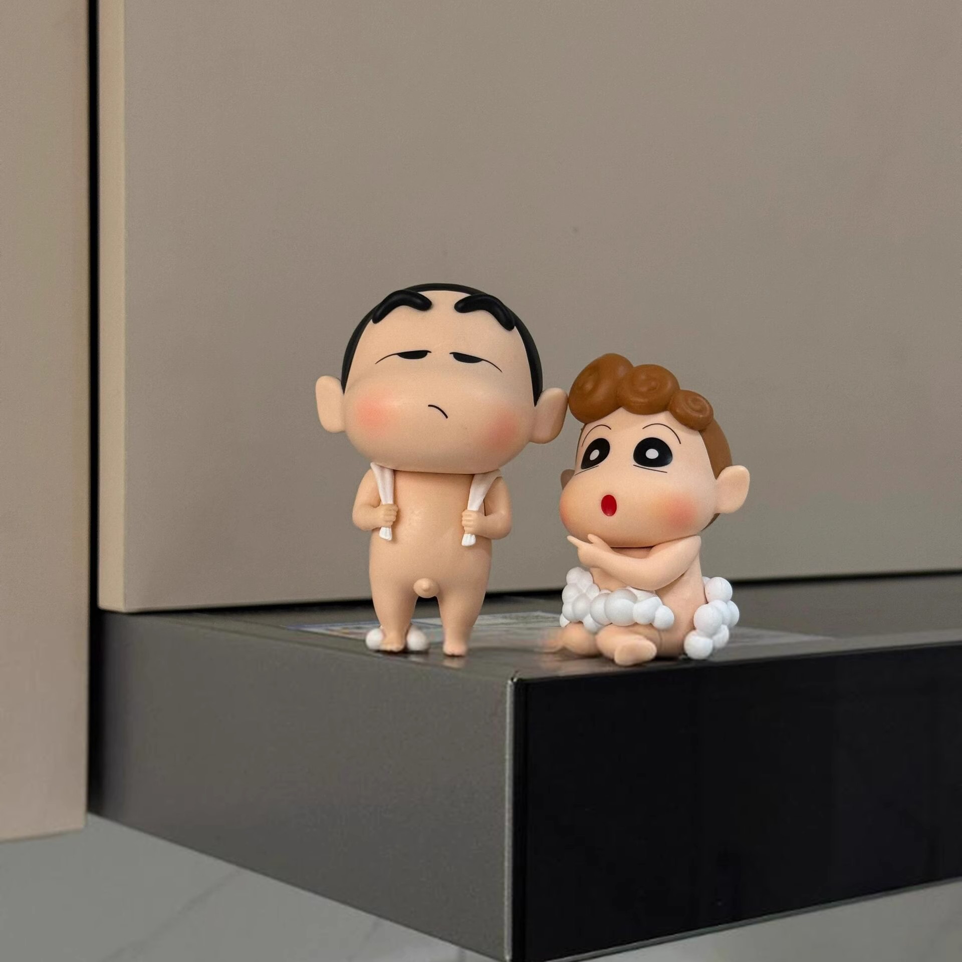 かわいいクレヨンしんちゃんバスセット　漫画オーナメント　小さ - Resin Vat のレビューと価格